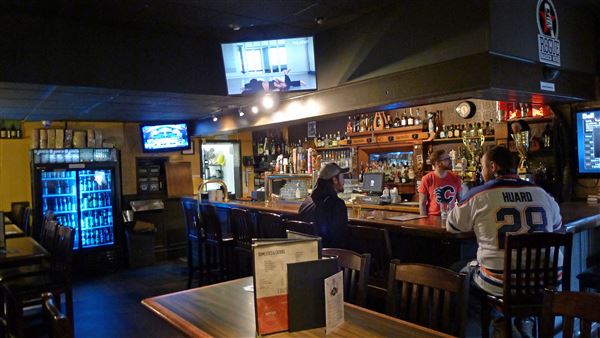 Bottlescrew Bill's Pub / Buzzards Restaurant & Bar